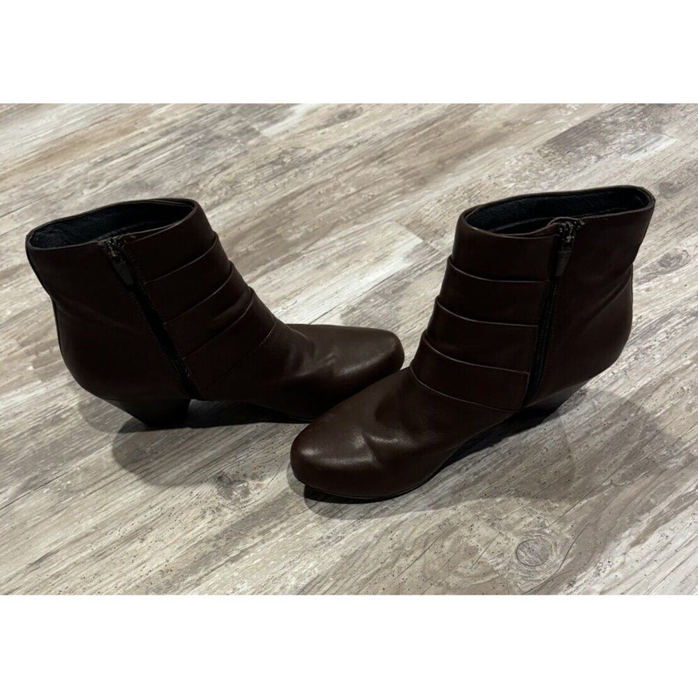 DANSKO Brown Leather "Baker" Heeled Booties With Button Detail Sz 40 US 9.5-10 - Picture 4 of 10